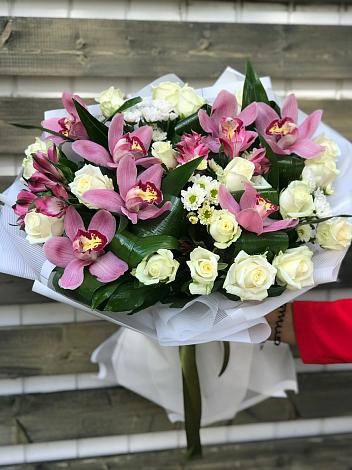 Букет цветов из: Розы и Хризантемы в Кулотино