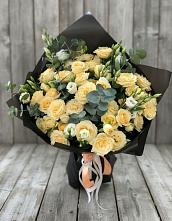 Букет цветов из:  Розы и Лизиантусы в Кулотино