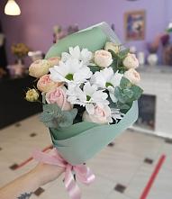 Букет цветов из:  Хризантемы и Розы в Кулотино