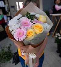 Букет цветов из:  Герберы, Розы и Хризантемы в Кулотино