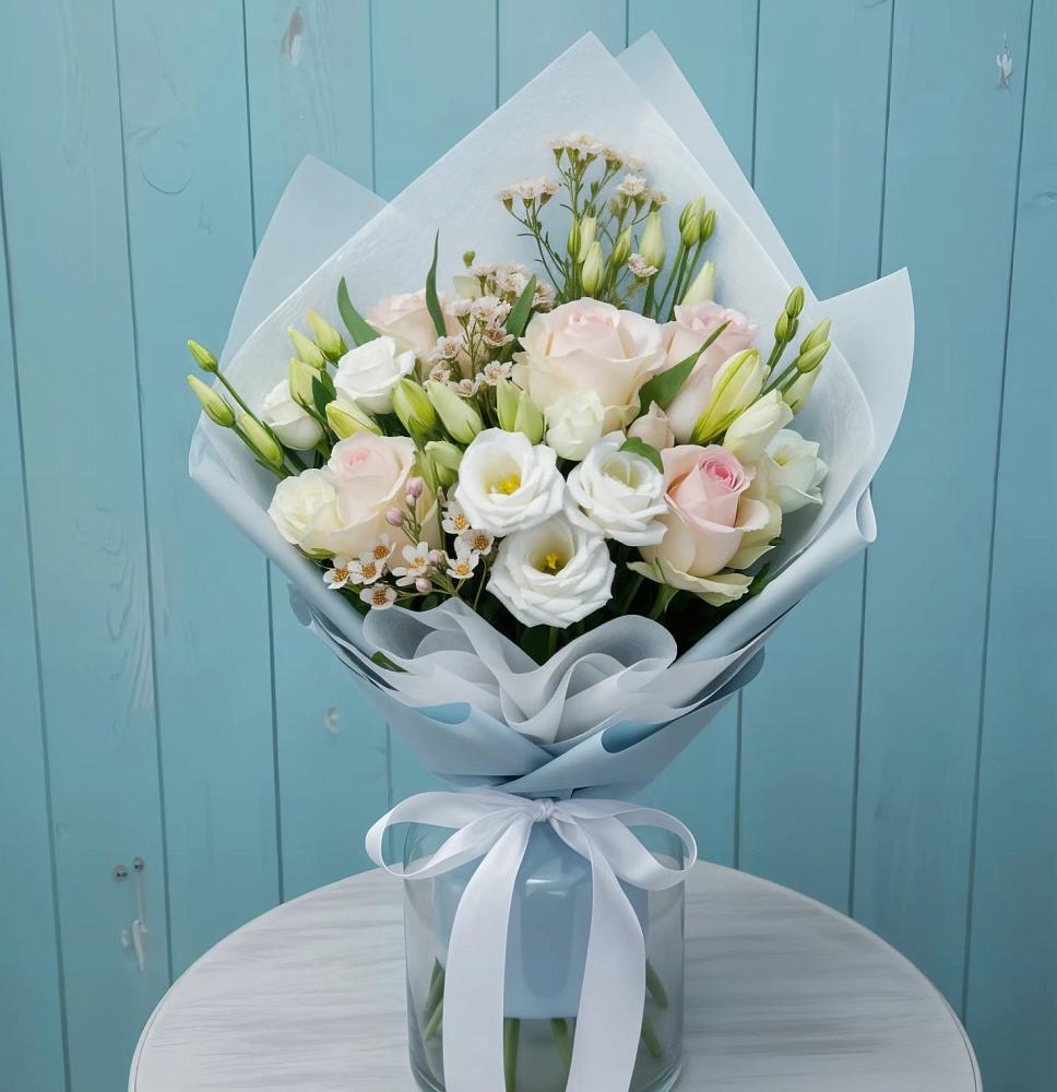 Букет цветов из: Розы и Лизиантусы в Кулотино