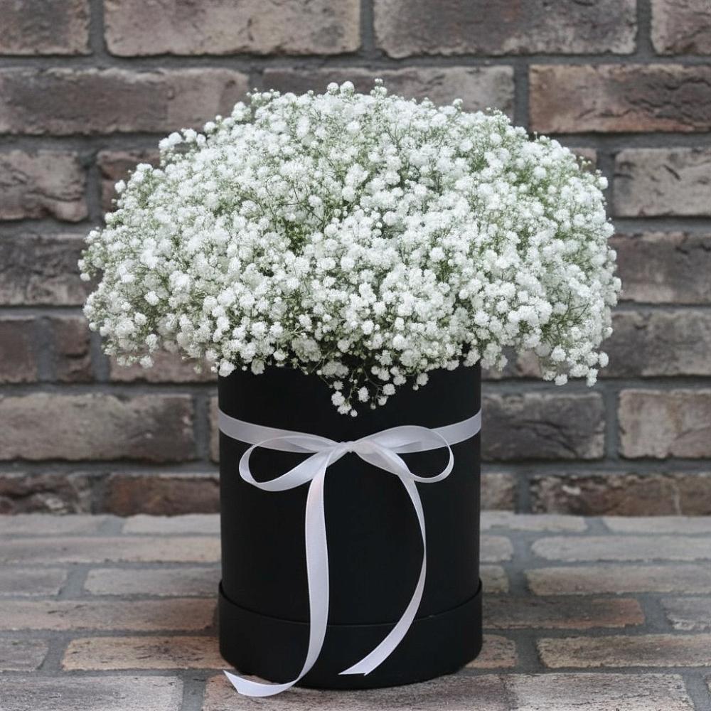 Цветочная композиция из Гипсофила в шляпной коробке в Кулотино