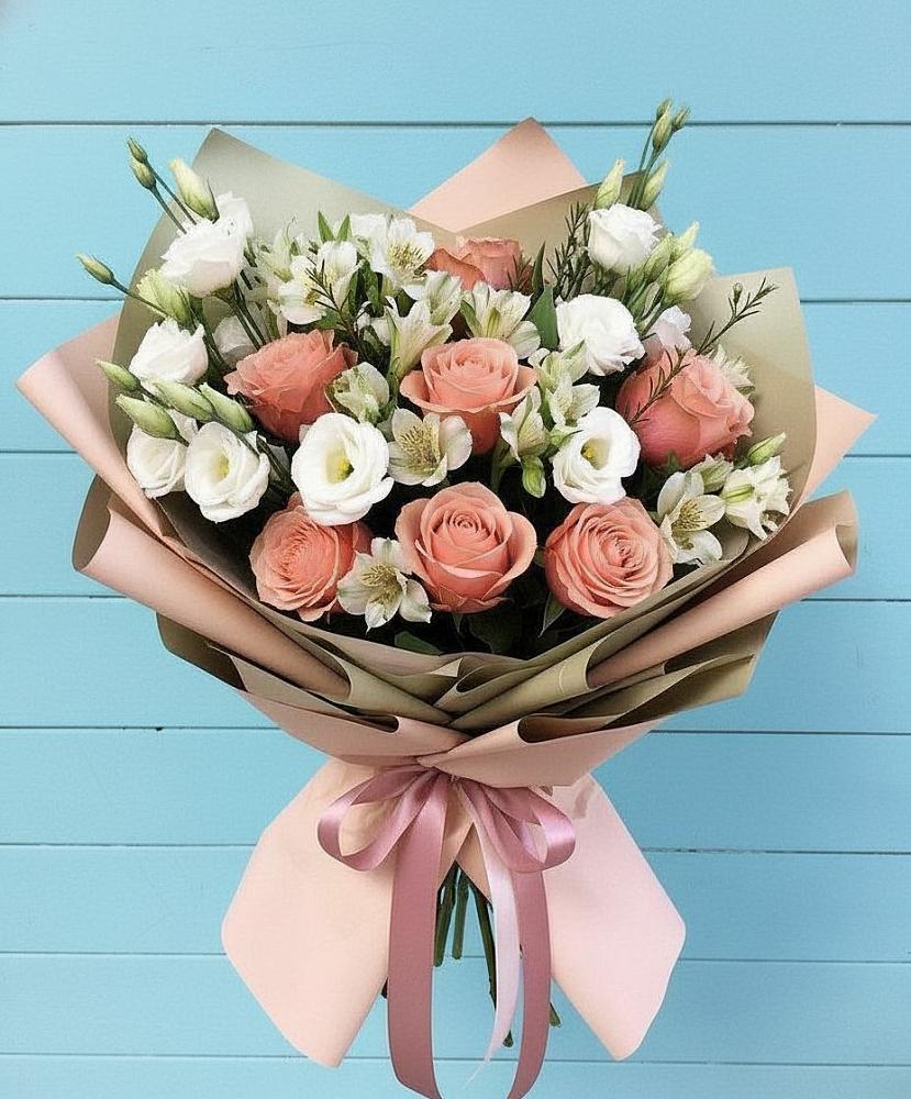 Букет цветов из: Розы, Альстромерии и Лизиантусы в Кулотино