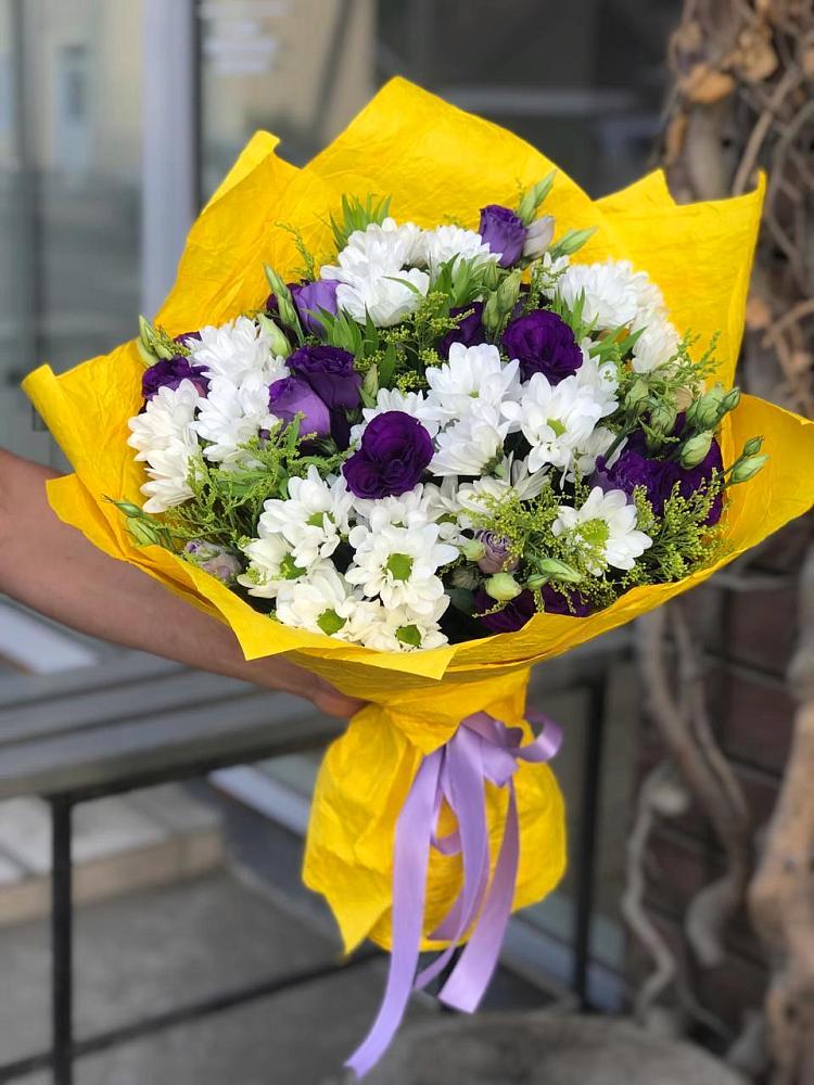 Букет цветов из: Ирисы, Хризантемы и Ромашки в Кулотино