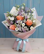 Букет цветов из:  Лизиантусы, Розы, Альстромерии и Гипсофила в Кулотино