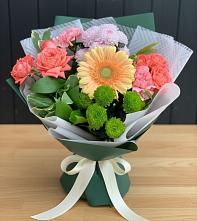 Букет цветов из:  Гвоздики, Розы, Герберы и Хризантемы в Кулотино