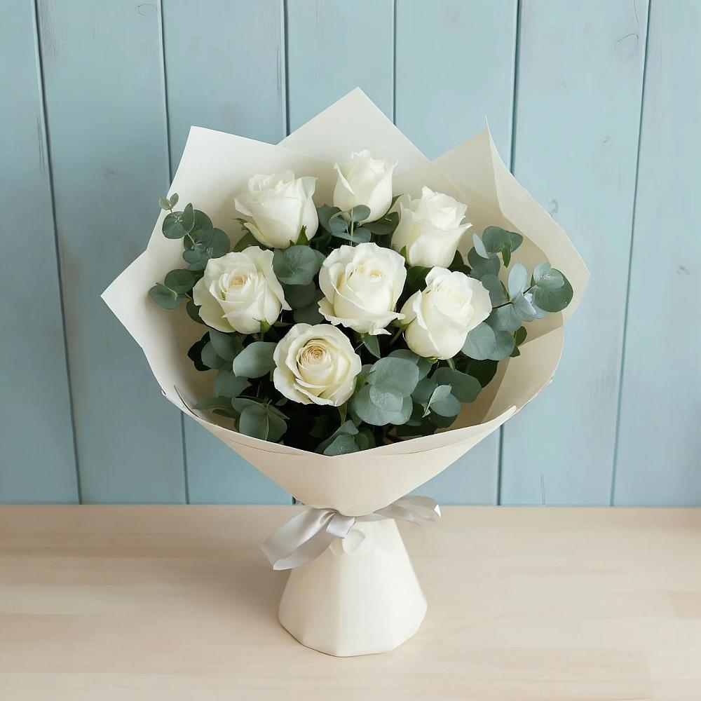 Букет Белые розы в Эвкалипте в Кулотино