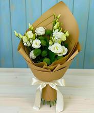 Букет цветов из:  Хризантемы и Лизиантусы в Кулотино