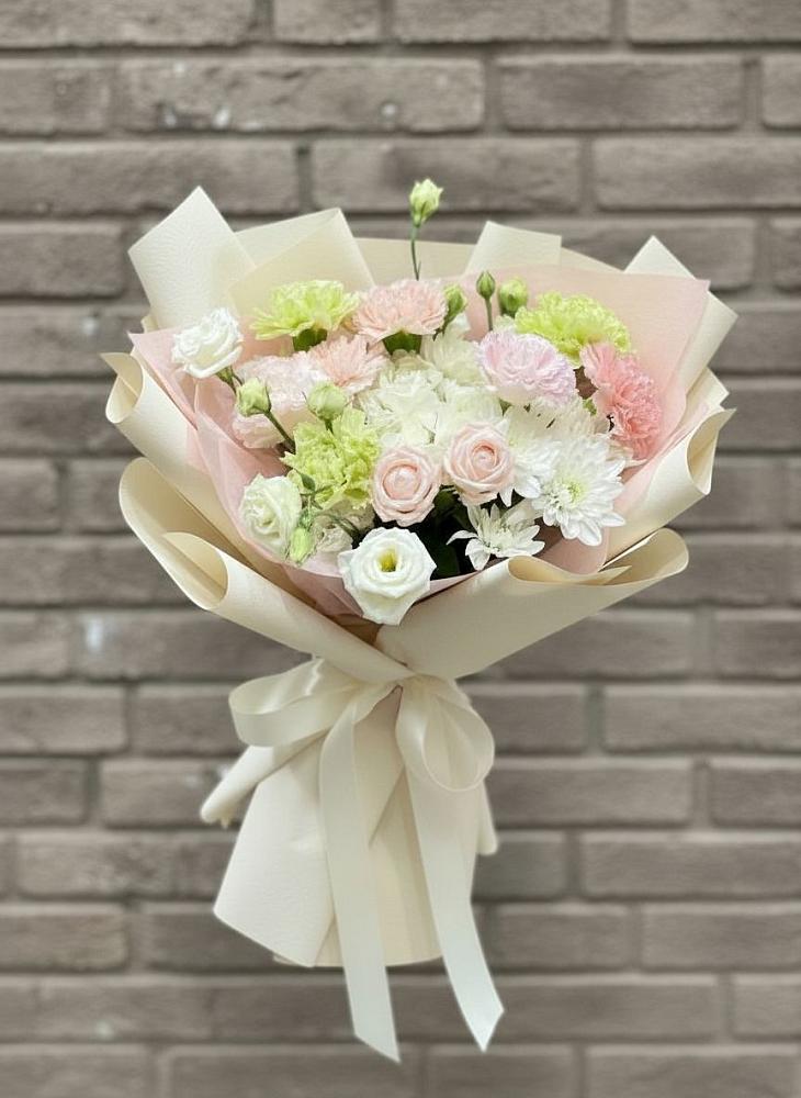 Букет цветов из: Гвоздики, Розы, Лизиантусы и Хризантемы в Кулотино