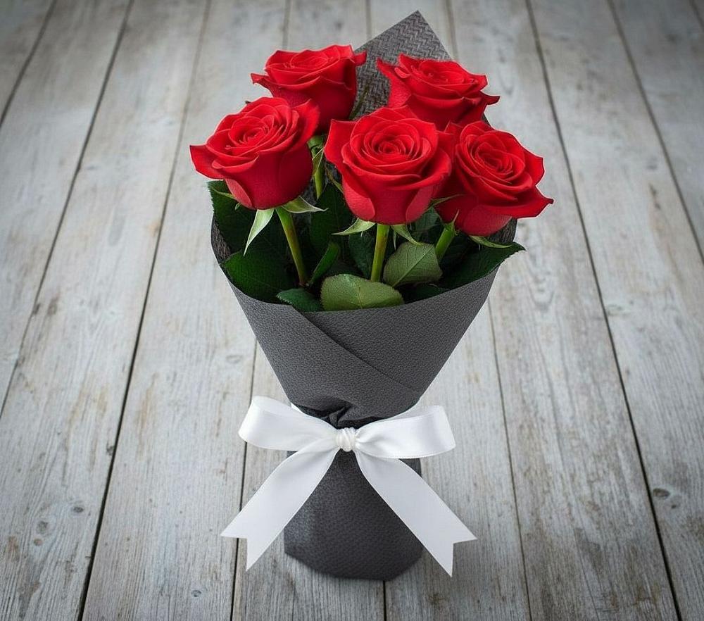Букет 5 Красных роз Эдлесс Лав в Кулотино