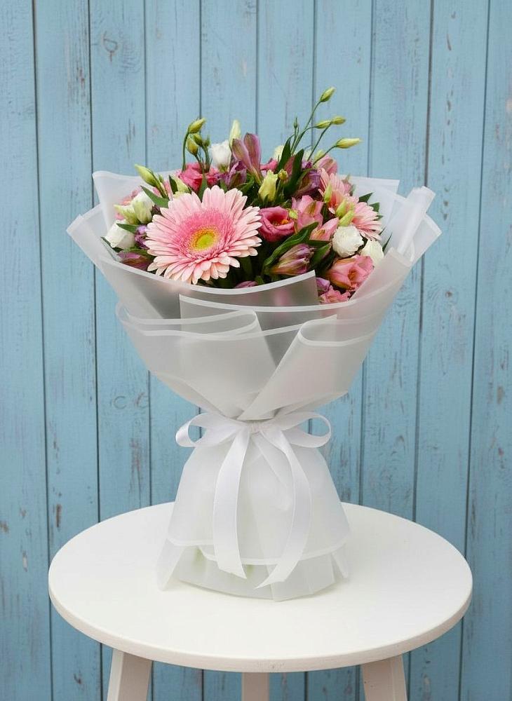 Букет цветов из: Герберы, Альстромерии и Лизиантусы в Кулотино