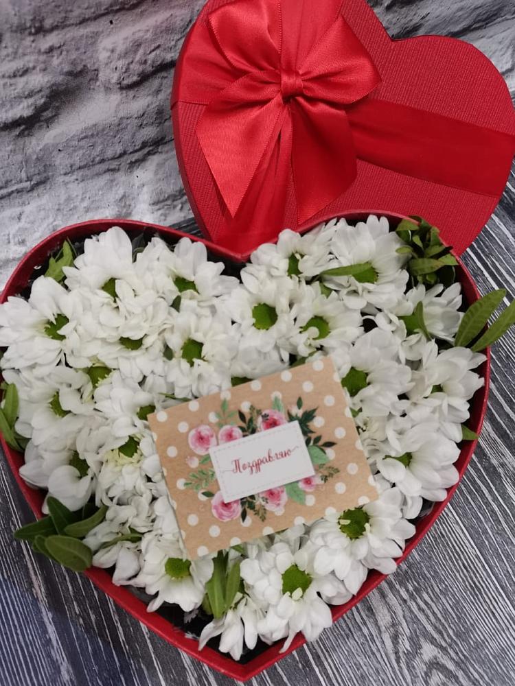 Цветочная композиция из Хризантемы в виде сердца в Кулотино