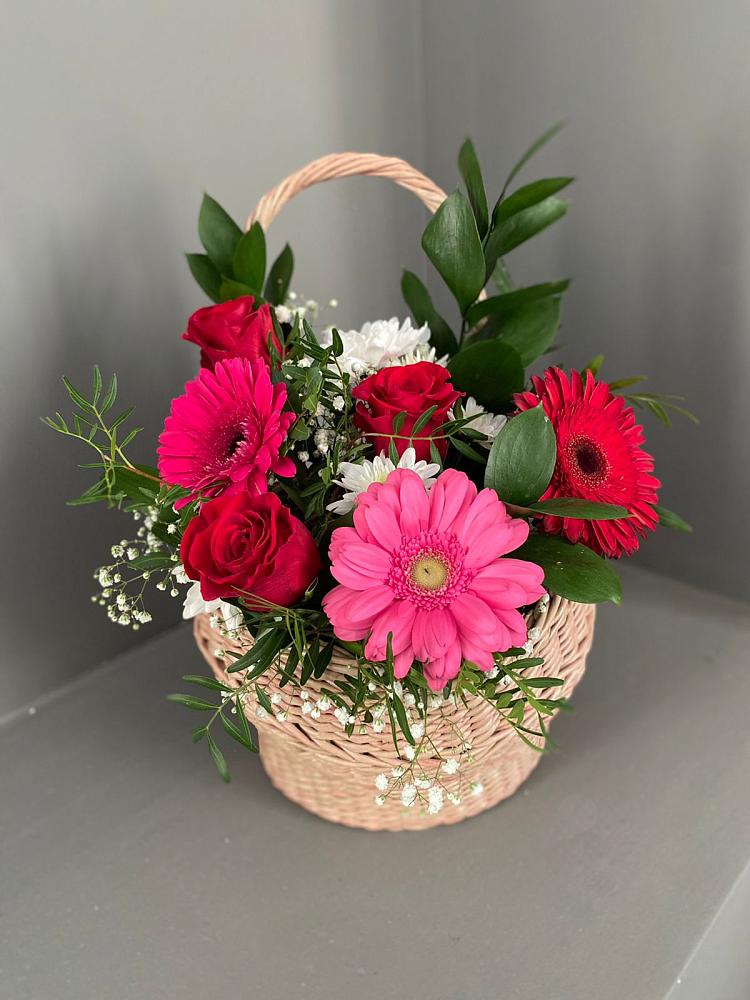 Цветочная композиция из Розы, Хризантемы и Герберы в корзине в Кулотино