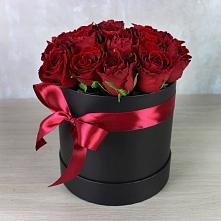 Цветочная композиция из Розы в шляпной коробке в Кулотино