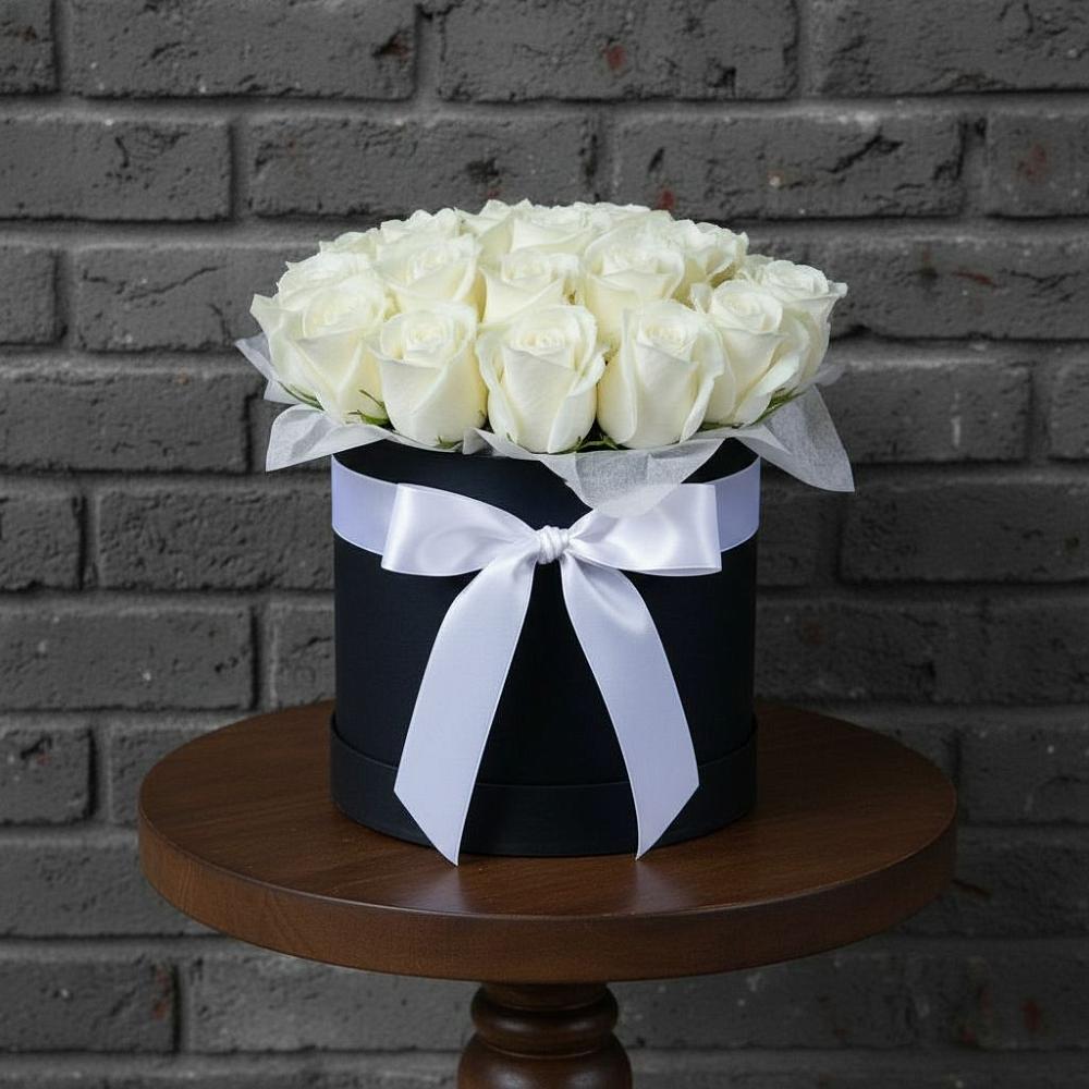 Цветочная композиция из Розы в шляпной коробке в Кулотино